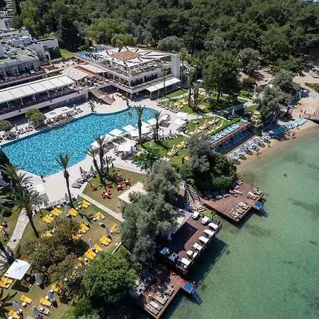 Doubletree By Hilton Bodrum Isil Club Ultra Üdülőközpont 5*